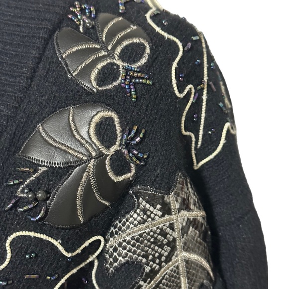 Vintage 1980’s fall leaves black cardigan sweater - Picture 2 of 4